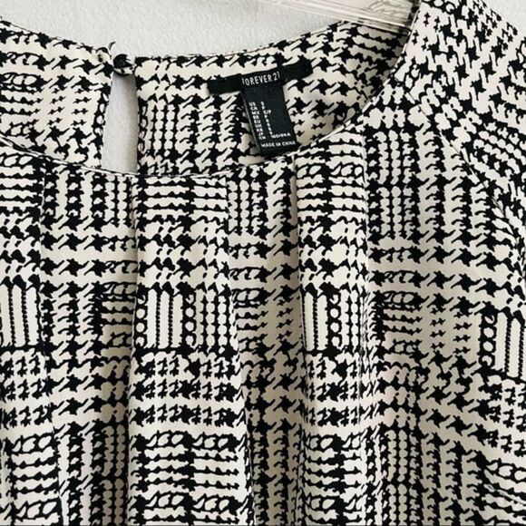 Houndstooth Blouse with Smocked Sleeves and Waistband - Picture 3 of 6